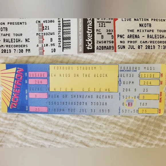 New Kids On The Block Memorabilia Lot with Tickets, Pin, VIP Pass, Earrings - Picture 2 of 15